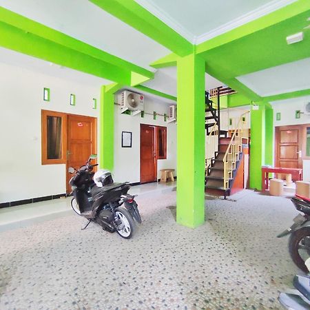 Happy Syariah Hotel Near Jombor Mitra Reddoorz Sleman  Exterior photo