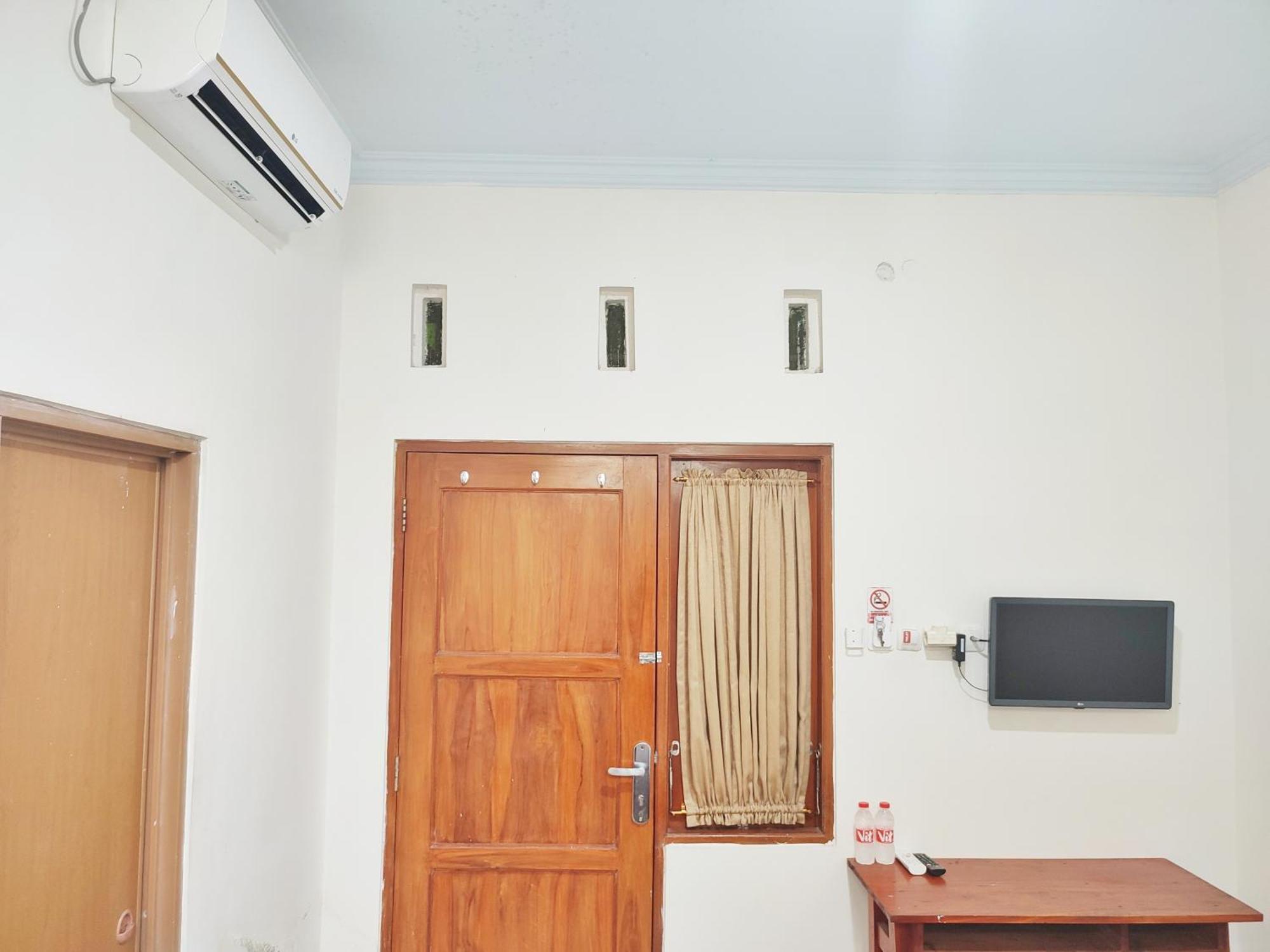 Happy Syariah Hotel Near Jombor Mitra Reddoorz Sleman  Exterior photo